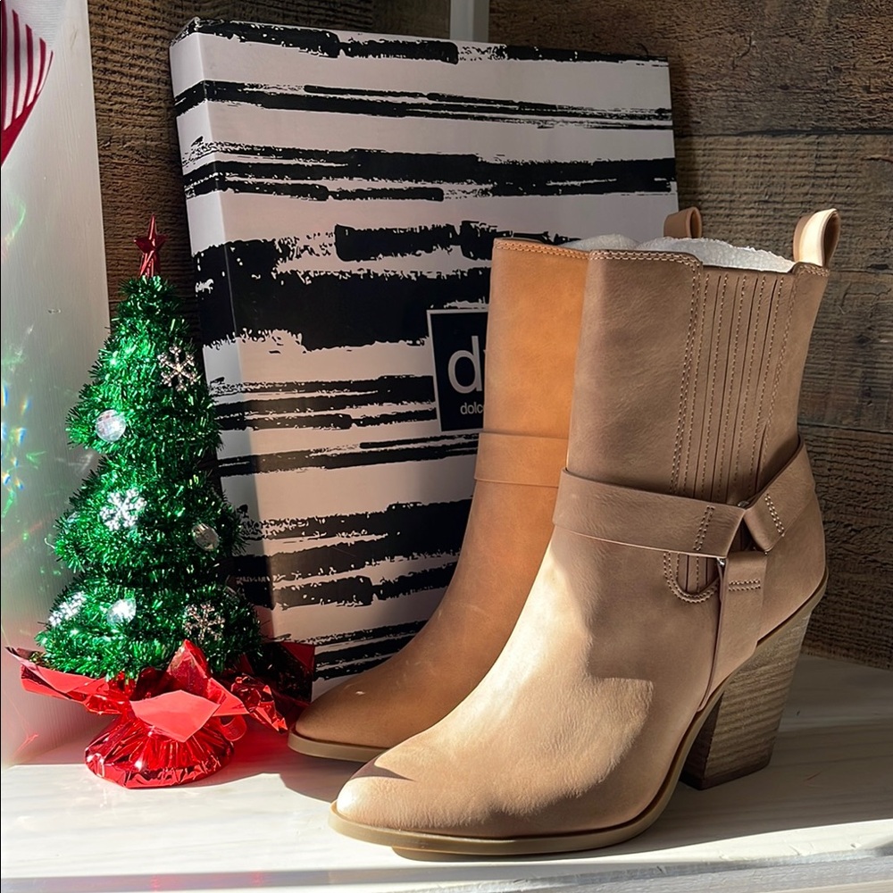 Dolce Vita Tan Heeled boots